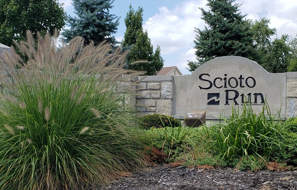 Scioto Run neighborhood entrance sign in Hilliard Ohio